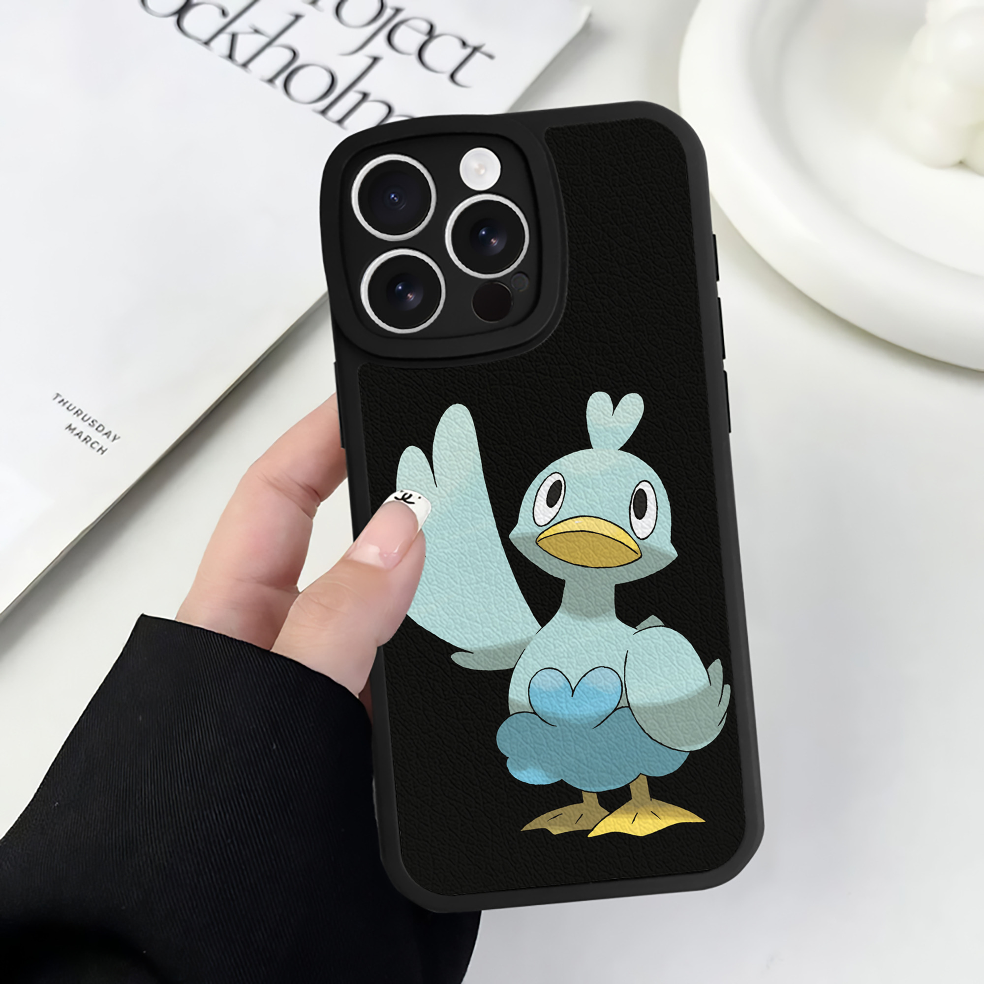 （画像用） ポケットモンスター Pokémon 【iPhone 16シリーズ対応】シリコンスマホケース（レザー調） 材質：シリコン